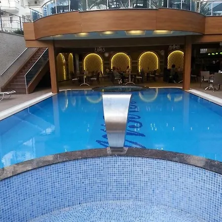 拉维尼亚公寓&酒店