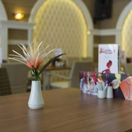 Aparthotel Lavinia &