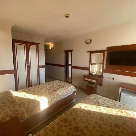 Aparthotel Lavinia &