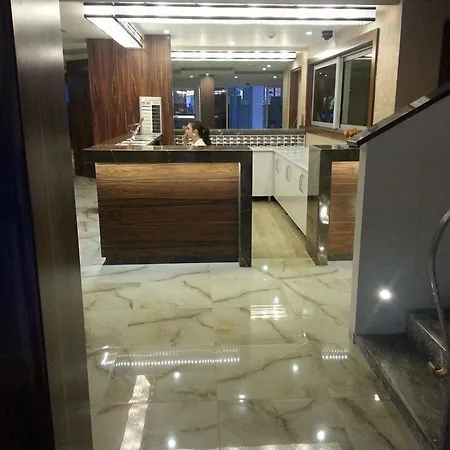 Apart Otel Lavinia & 3*