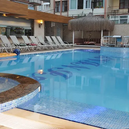 Aparthotel Lavinia & 3*