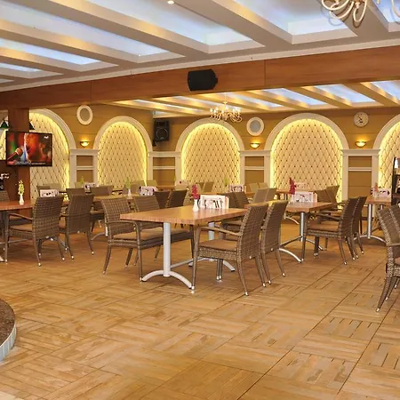 Aparthotel Lavinia & 3*