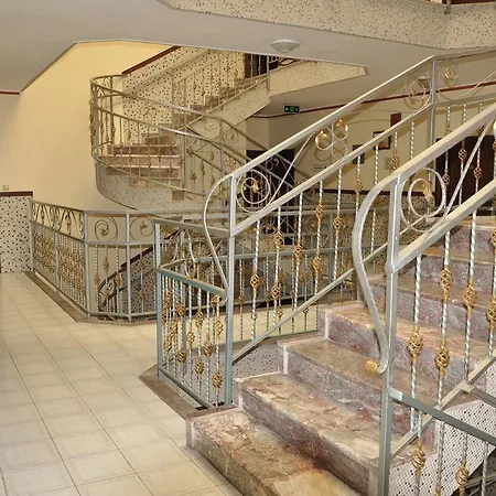 Apart Otel Lavinia & 3*