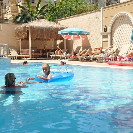 Apart Otel Lavinia &