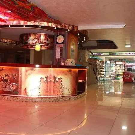 Aparthotel Lavinia & 3*