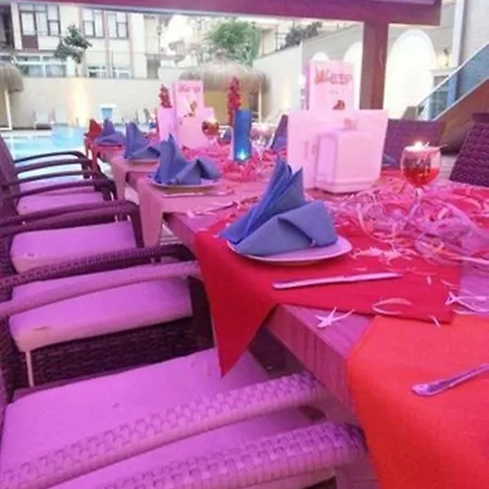 Aparthotel Lavinia & 3*