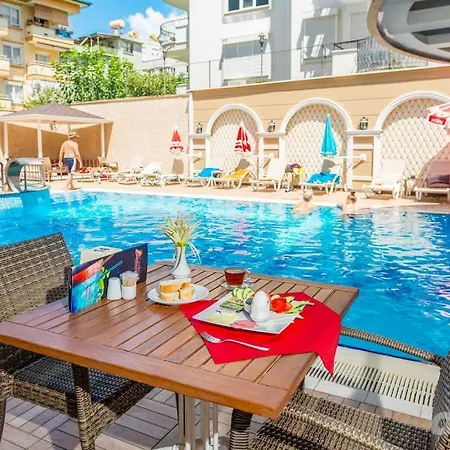 Aparthotel Lavinia & 3*