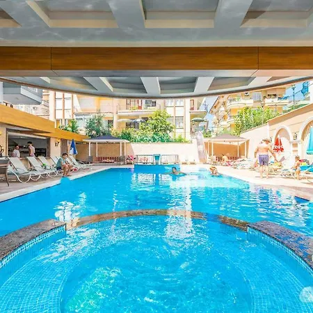 Lavinia & Aparthotel 3*